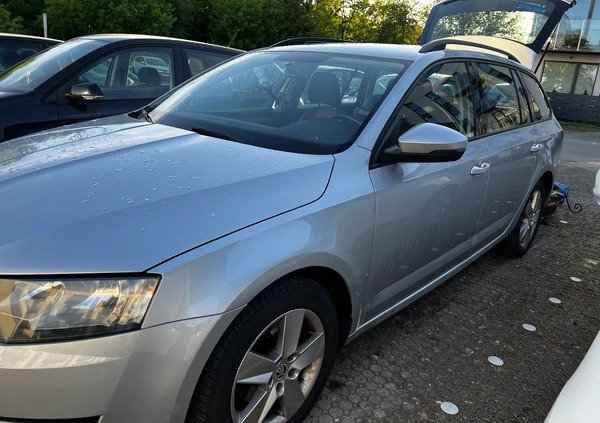 Skoda Octavia cena 41000 przebieg: 134548, rok produkcji 2015 z Łomianki małe 277